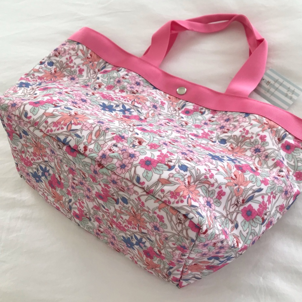 🆕 LIBERTY of LONDON x SANRIO Hello Kitty Large Floral Tote - Picture 4 of 11